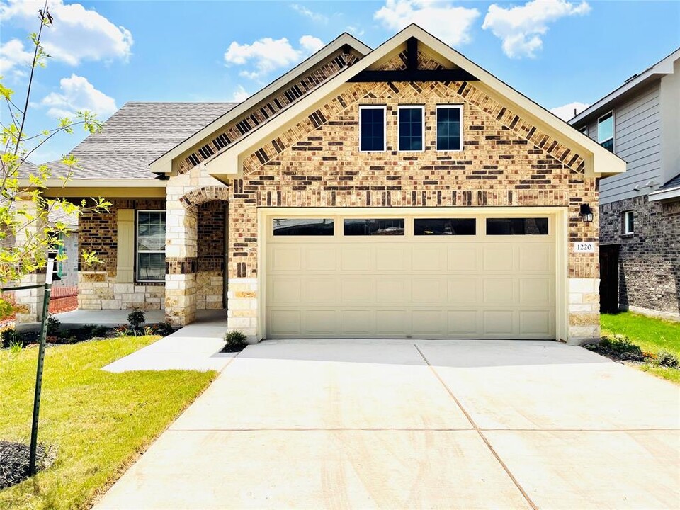 1220 Bear Track Loop in Georgetown, TX - Building Photo