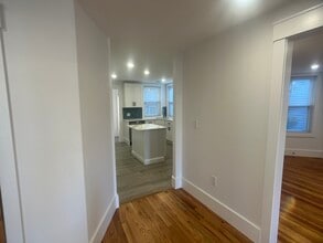 452 Centre St, Unit 2 in Boston, MA - Building Photo - Building Photo