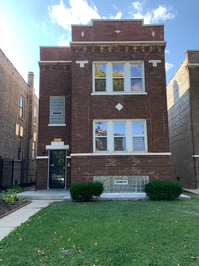 1810 N Long Ave in Chicago, IL - Building Photo - Building Photo