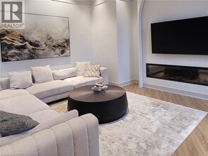 2088 James St in Burlington, ON - Building Photo - Building Photo