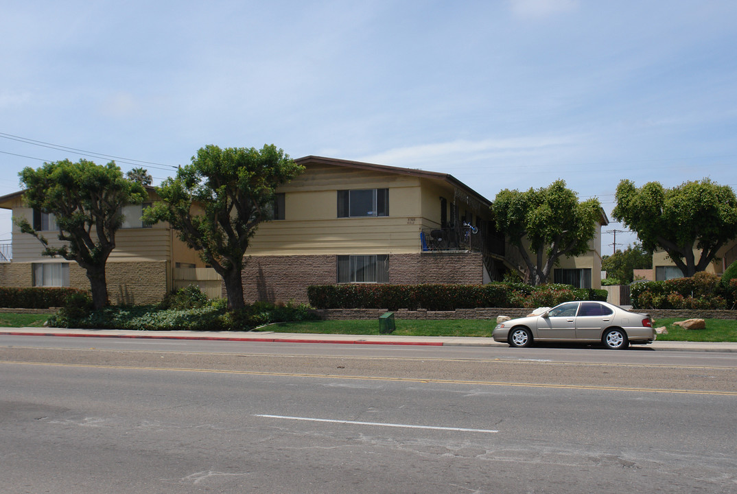 4508 Clairemont Dr in San Diego, CA - Building Photo