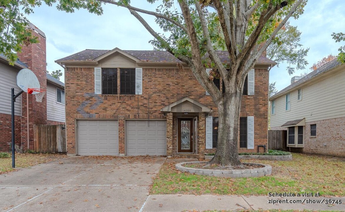 14310 S Stoneygrove Loop in Houston, TX - Building Photo