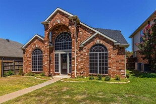 1813 Dew Valley Dr in Carrollton, TX - Foto de edificio - Building Photo