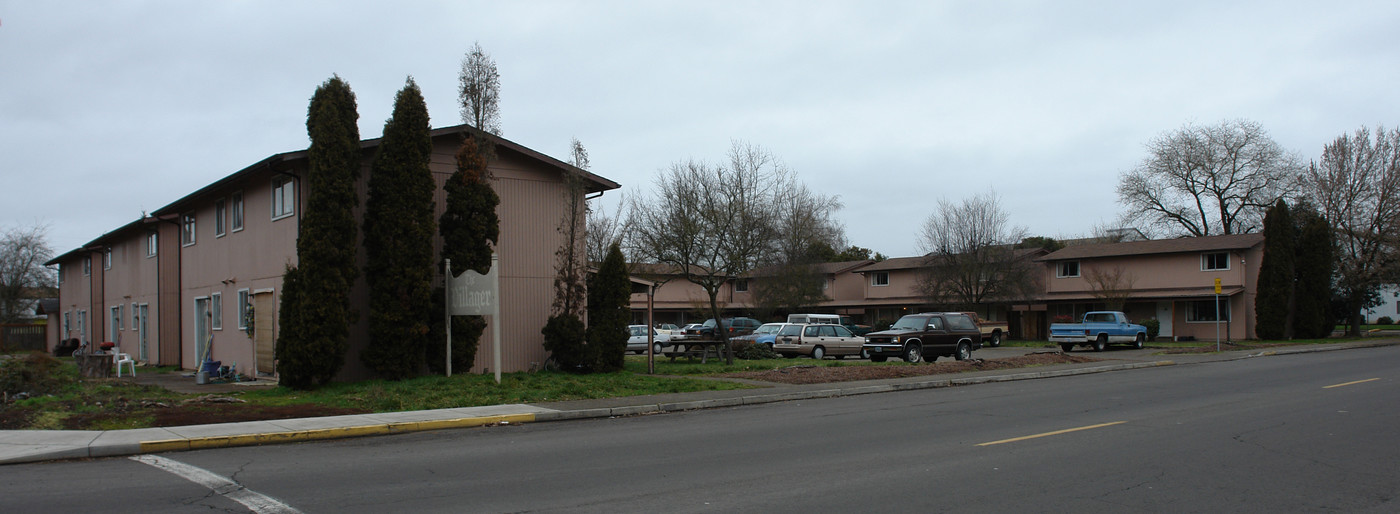 The Villager in Junction City, OR - Building Photo