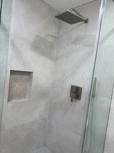 9809 Creemore Dr, Unit 9807 in Tujunga, CA - Foto de edificio - Building Photo