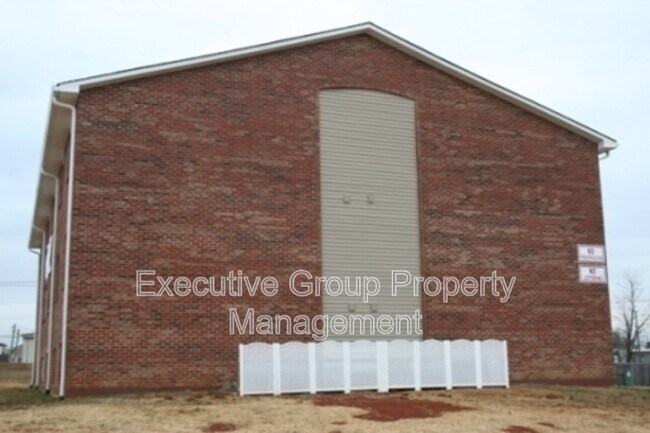 365 Elmwood Dr in Radcliff, KY - Building Photo - Building Photo