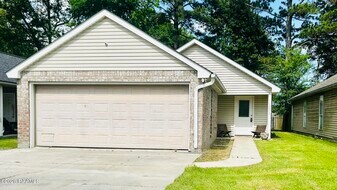 18012 Woodhaven Dr in Prairieville, LA - Building Photo