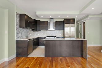 7002 JFK Blvd E in West New York, NJ - Building Photo - Building Photo