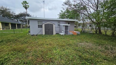 5013 SW 22nd St in West Park, FL - Building Photo - Building Photo