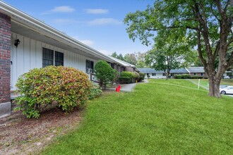 Pinney Brook in Ellington, CT - Building Photo - Building Photo