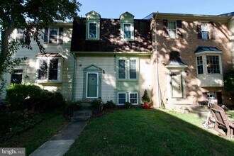 9885 Burke Pond Ct in Burke, VA - Building Photo - Building Photo