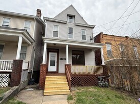 145 Plymouth St in Pittsburgh, PA - Building Photo