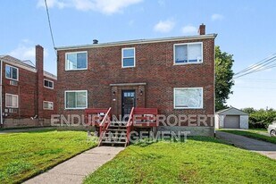 629 Maple Dr in Cincinnati, OH - Building Photo