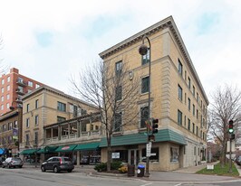 Colonnade Court in Evanston, IL - Building Photo