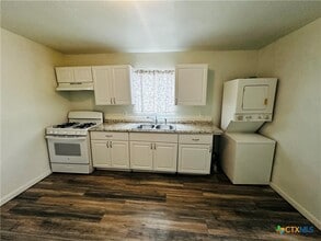 714 S River St in Seguin, TX - Building Photo - Building Photo