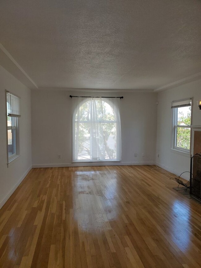 property at 1220 N Van Ness Ave