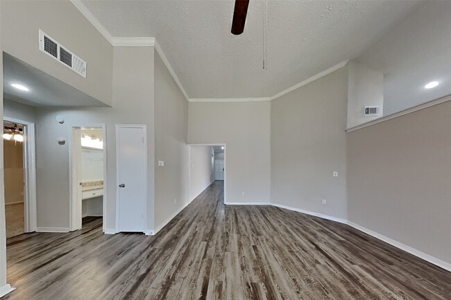 property at 2515 Chestnut Cir