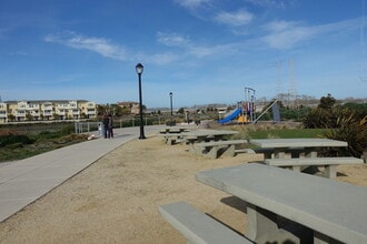 635 True Wind Way in Redwood City, CA - Building Photo - Building Photo