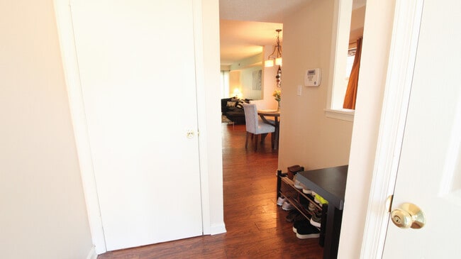102 Schultz St in Chapel Hill, NC - Building Photo - Building Photo