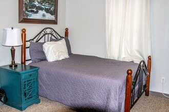 422 1/2 W New York Ave in Creston, IA - Building Photo - Building Photo