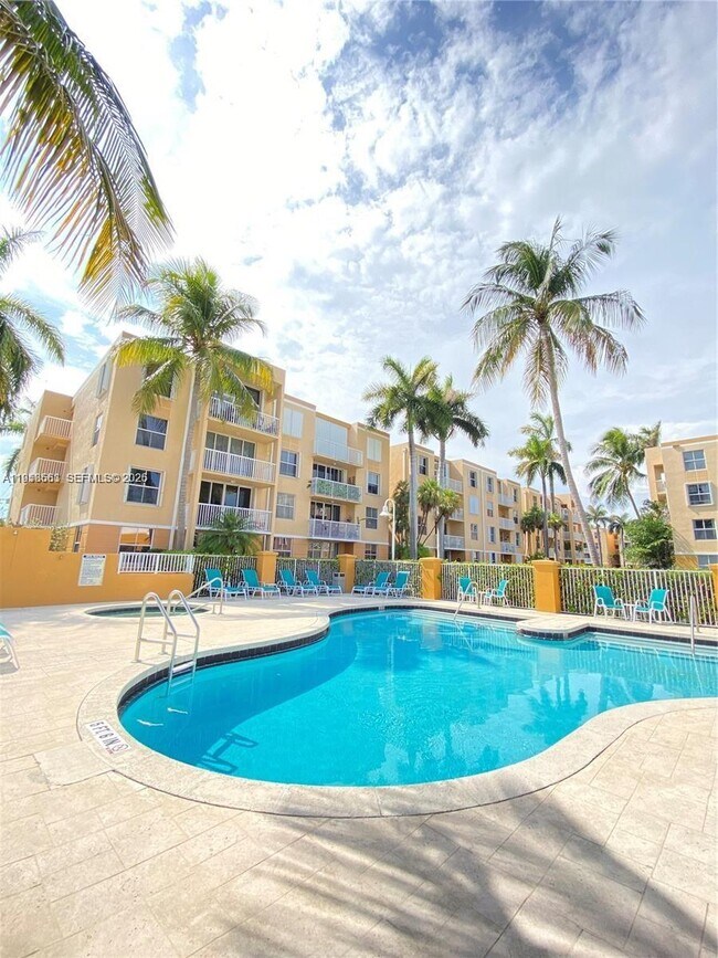 1350 SE 3rd Ave in Dania Beach, FL - Building Photo - Building Photo