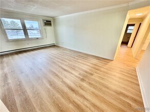 6321 W Quaker St in Orchard Park, NY - Building Photo - Building Photo