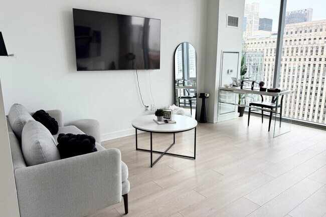 311 W Illinois St in Chicago, IL - Building Photo - Building Photo