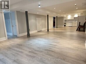 32 Arundel Dr in Vaughan, ON - Building Photo - Building Photo