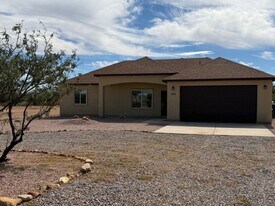 408 E Birch St in Huachuca City, AZ - Building Photo