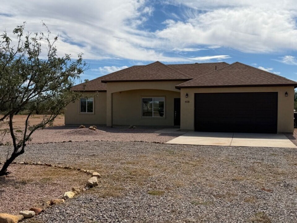 408 E Birch St in Huachuca City, AZ - Building Photo