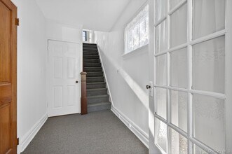 17 Park Ave in Oyster Bay, NY - Building Photo - Building Photo