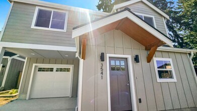 3541 NE 145th St in Lake Forest Park, WA - Building Photo - Building Photo