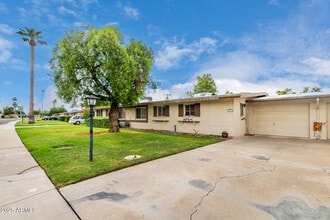 10641 W Oakmont Dr in Sun City, AZ - Building Photo - Building Photo