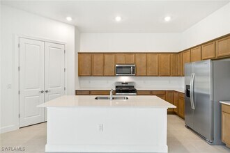 25637 Shoreline Gaze Dr in Bonita Springs, FL - Building Photo - Building Photo