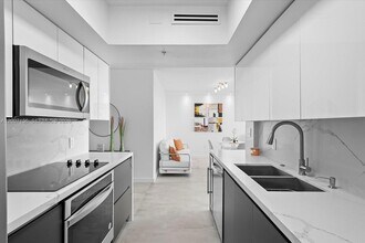 90 Alton Rd, Unit 2505 in Miami Beach, FL - Foto de edificio - Building Photo