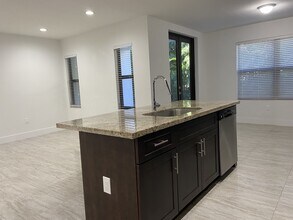 269 Bella Sol Way in West Palm Beach, FL - Building Photo - Building Photo