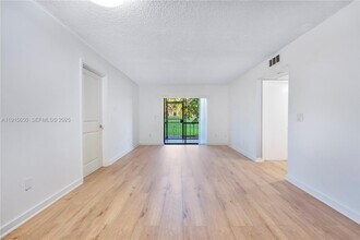 9912 Hammocks Blvd in Miami, FL - Building Photo - Building Photo