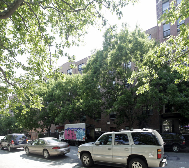 The Harriet and Jeanette Weinberg Residence in New York, NY - Building Photo - Building Photo