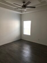 706 W Carmel Ave, Unit 2 in Pharr, TX - Foto de edificio - Building Photo