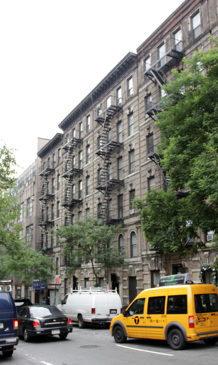 344 E 62nd St in New York, NY - Building Photo