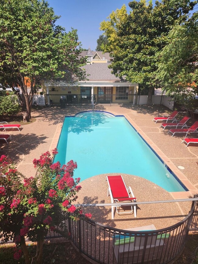 property at 1023 E 41st St