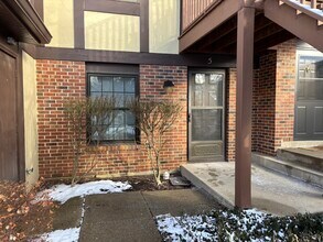 367 Sandhurst Cir in Glen Ellyn, IL - Building Photo - Building Photo