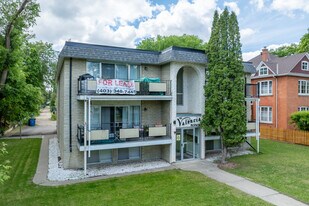 Valencia Manor in Red Deer, AB - Building Photo