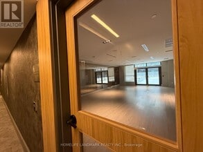 4130 Parkside Village Dr in Mississauga, ON - Building Photo - Building Photo