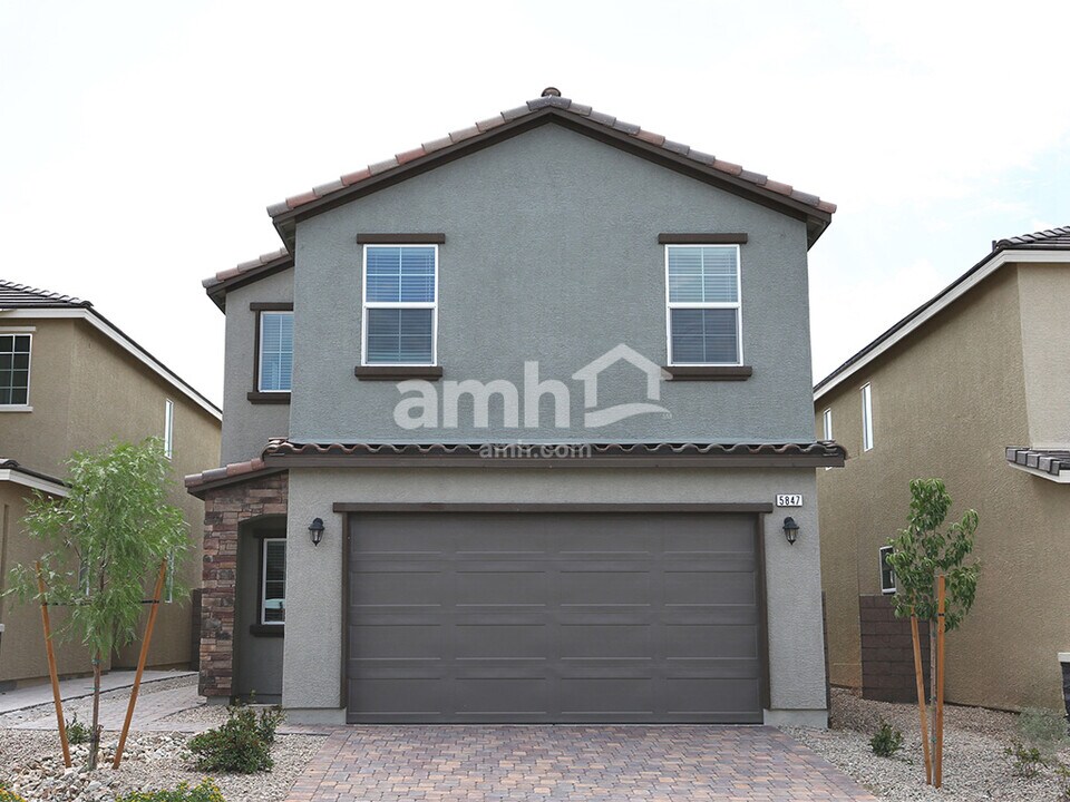 5823 Vaes Dothrak St in Las Vegas, NV - Building Photo