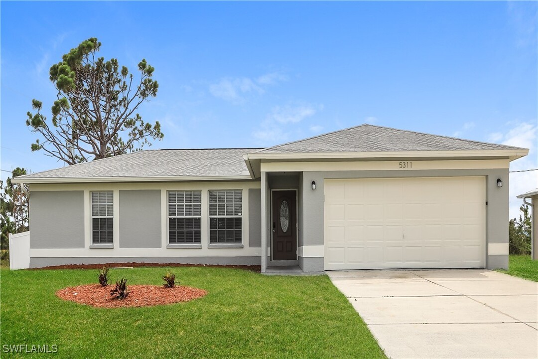 5311 Levy Ln in Port Charlotte, FL - Building Photo