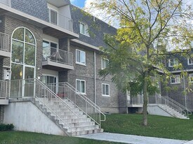 872 Winesap Ct, Unit 103 in Prospect Heights, IL - Building Photo