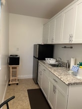 147 N Kendall Dr in Miami, FL - Building Photo - Building Photo
