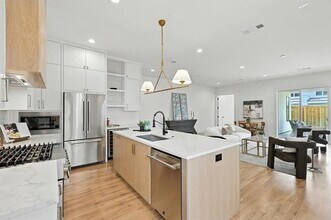 4500 Hopkins Ave in Dallas, TX - Building Photo - Building Photo