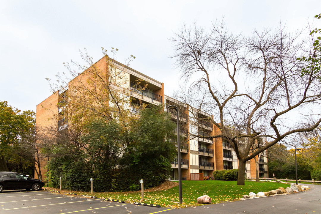 Four Lakes in Lisle, IL - Building Photo